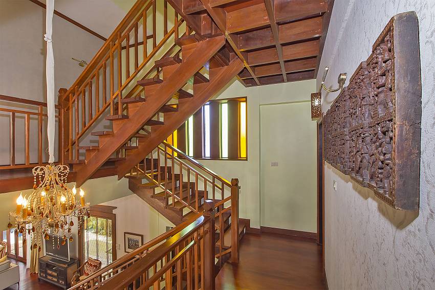 Wooden staircase leading to the 4 bedrooms in Ruean Maii Pattaya