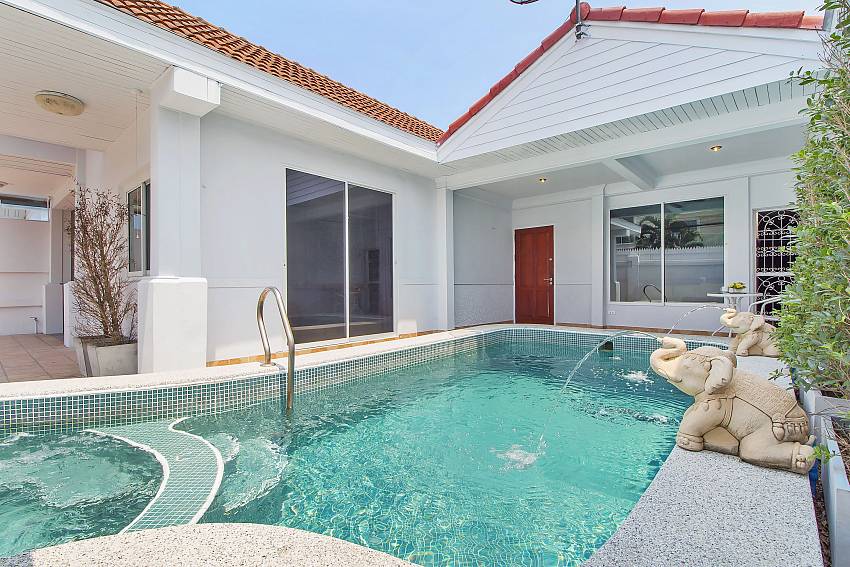 Vogue Villa in Pattaya City with private pool and jacuzzi