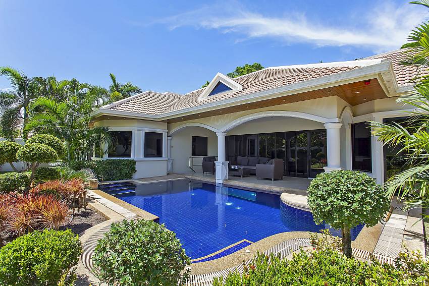 magnificent garden awaits guest at the Pattaya Presidential Villa near Jomtien beach