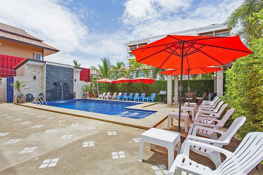 Relax by the private pool of Pattaya Moonlight Villa in Jomtien area