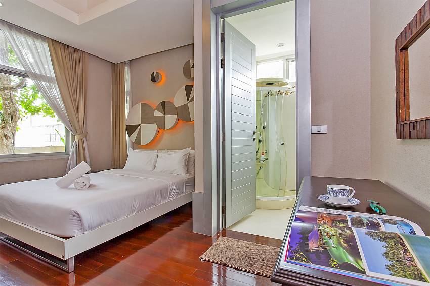 1. guest-bedroom with en-suite bathroom at Silver Sky Villa in Pattaya
