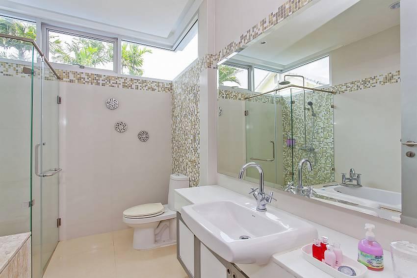 Modern equipped master bathroom at Central Pattaya Silver Sky Villa
