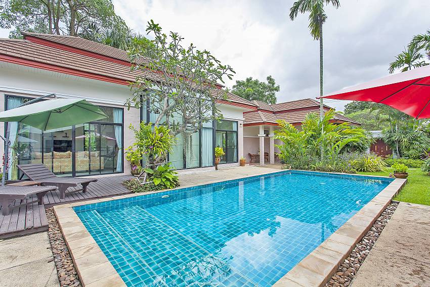 Big pool area with lovely garden at Villa Klasse Pattaya