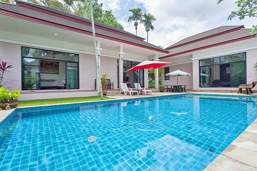 plenty of privacy at your pool side of pattaya Villa Klasse