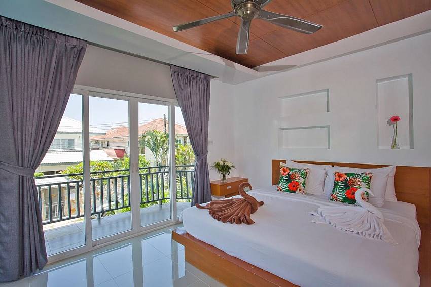 Baan Morakot | Modern 5-Bedroom villa with Large Pool near Jomtien Beach