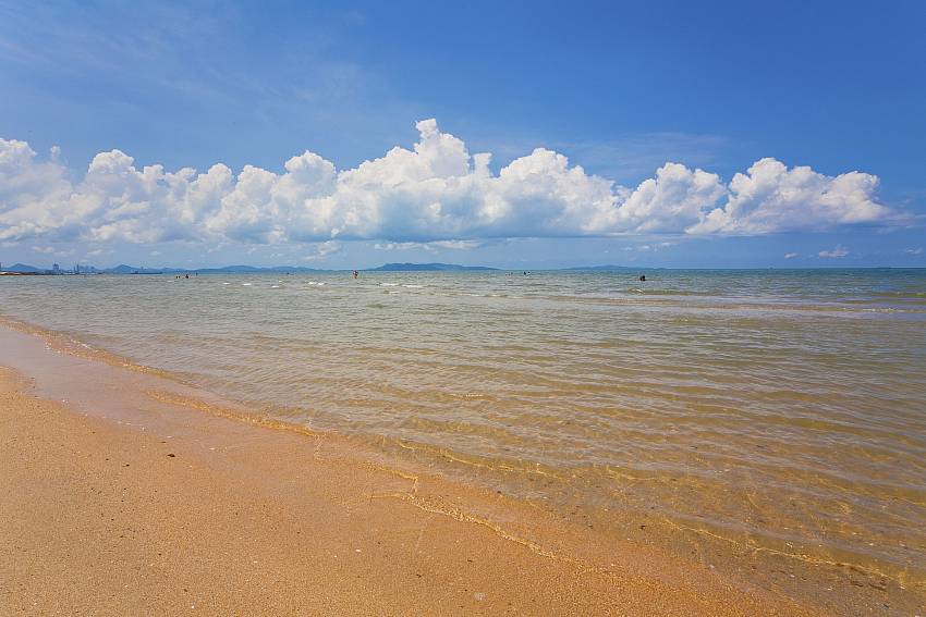 Tranquil beach very near Baan Tawan One in South Pattaya