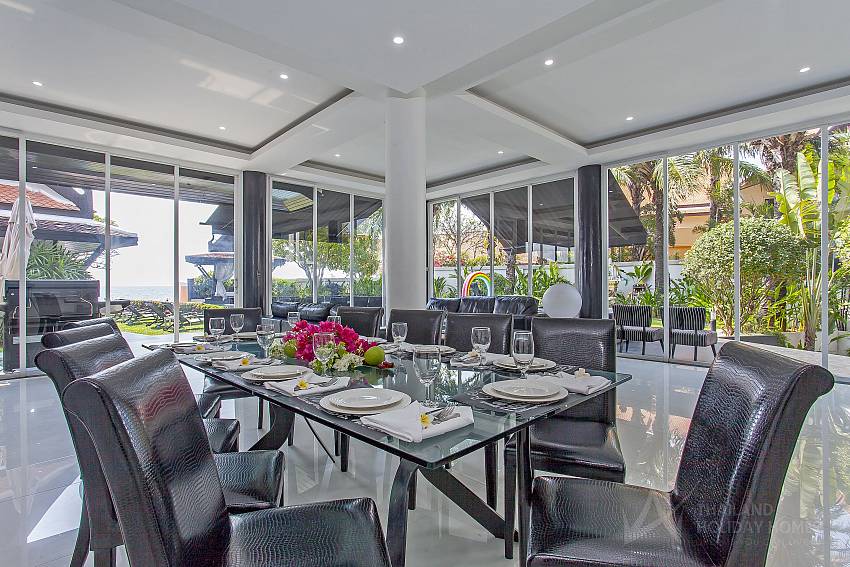 Black Swan Villa | 5-Star Luxury Beachfront Villa with 6 Bedrooms in Jomtien