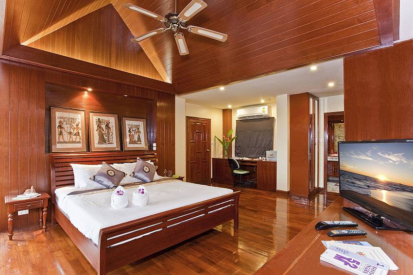 Master Bedroom-patong-hill-estate-3_3-bedroom_shared-pool-villa_patong_phuket_thailand
