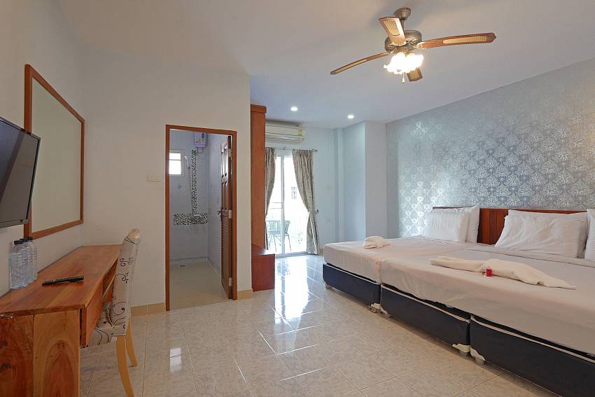Villa Sunshine | 7 Bedroom Villa sleeps 17 in Jomtien Beach