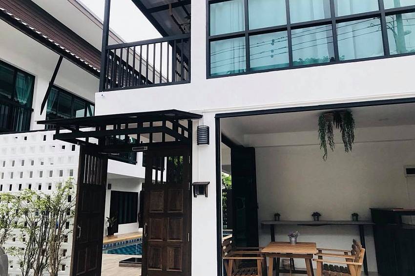 White Home | 9 Bedroom Private Pool House 2 km from Walking Street