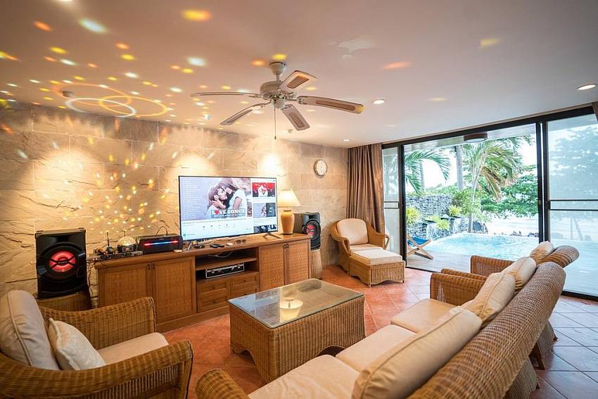 DJ Beachfront Villa | 6 Bedroom Beachfront villa in Cosy Beach Pratumnak