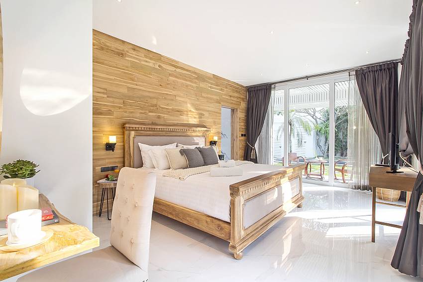 Chill & Chic 5 | Luxury 5 Bedroom Pool Villa in East Pattaya