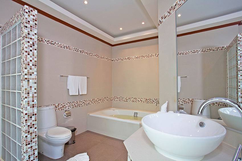 Master Bathroom Of Lamai Flora