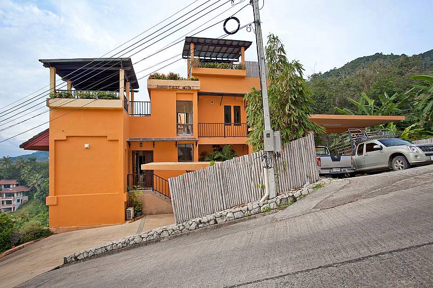 Hillside Location-baan-pa-nom_3-bedroom_hillside-villa_infinity-pool_karon_phuket_thailand