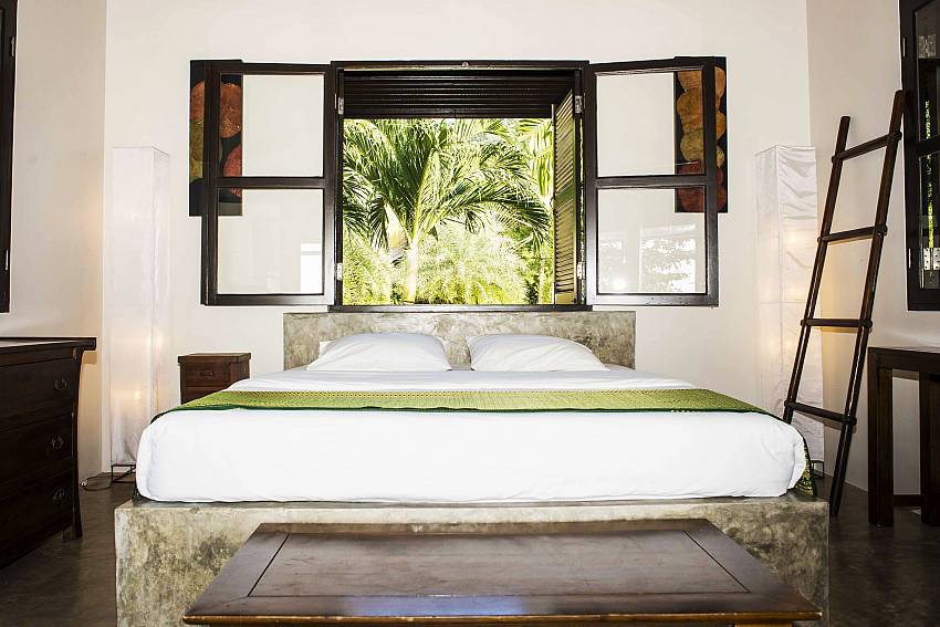 Bedroom 1-baan-hat-kai-mook_4-bedroom_beachfront-private-pool-villa_koh-chang_thailand