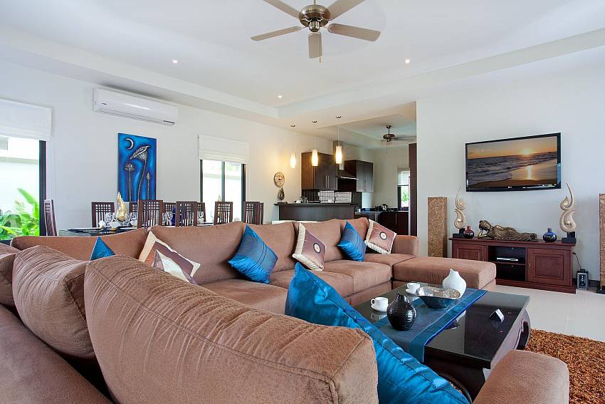 Huge living room at the 6 bedroom Villa Kaimook Andaman in Phuket