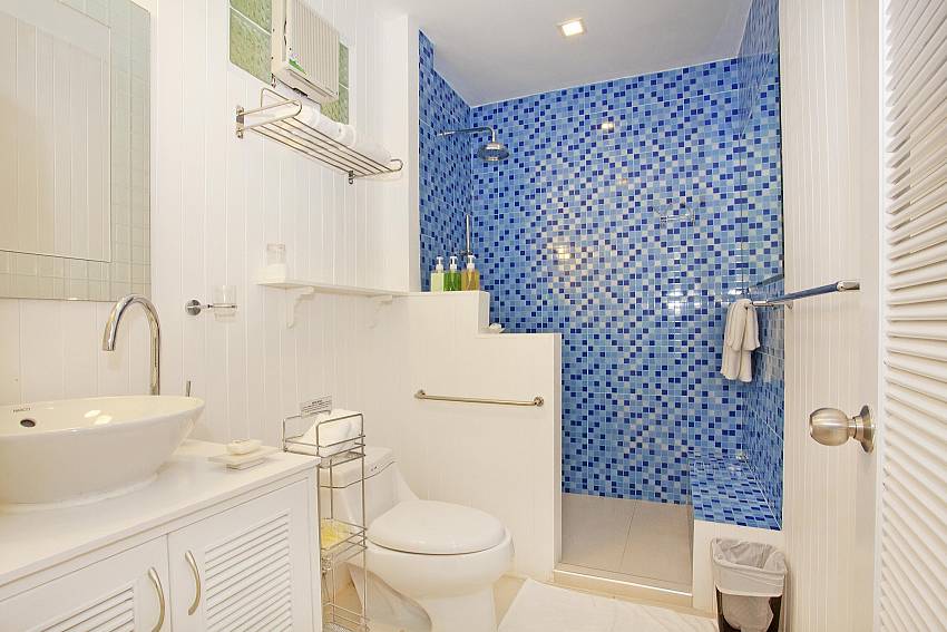 Bathroom 1-Pattaya Luxury Villa-Buraran Suites