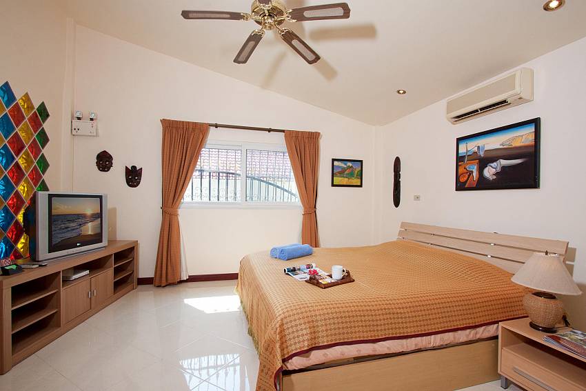 Bedroom 2-nai-mueang-noi_2-bedroom_private-pool-villa_pattaya_thailand