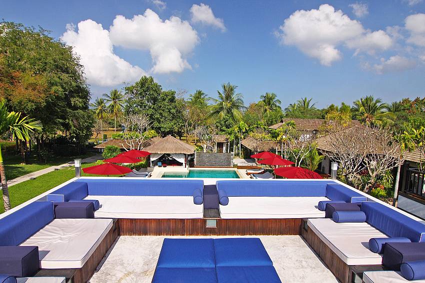 Al Fresco Bathtub-the-tamarind_9-bedroom_private-resort_private pool_sattahip_pattaya_thailand