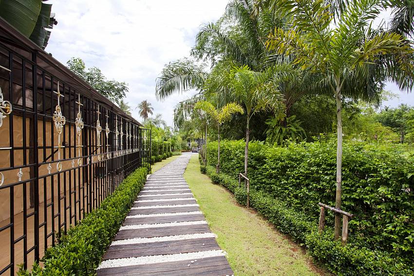 Access and jungle walks_baan-sang-dow_2-bedroom-villa_communal-pool_ban-chong-beach_krabi_thailand
