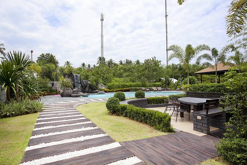 Pool patio and outdoor seating_baan-sang-dow_2-bedroom-villa_communal-pool_ban-chong-beach_krabi_thailand