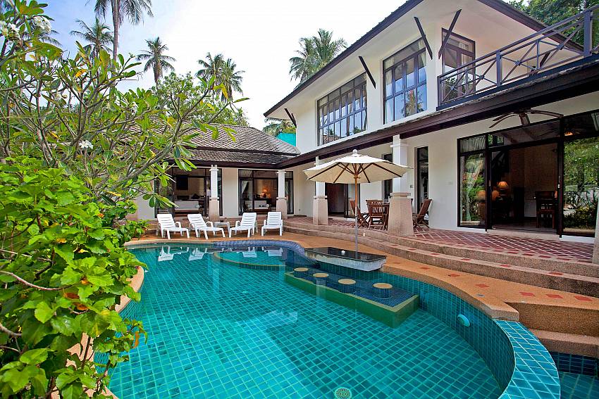 Pool and Pool Bar_bamboo-villa-p11_3-bedroom_private-pool_koh-samui_thailand