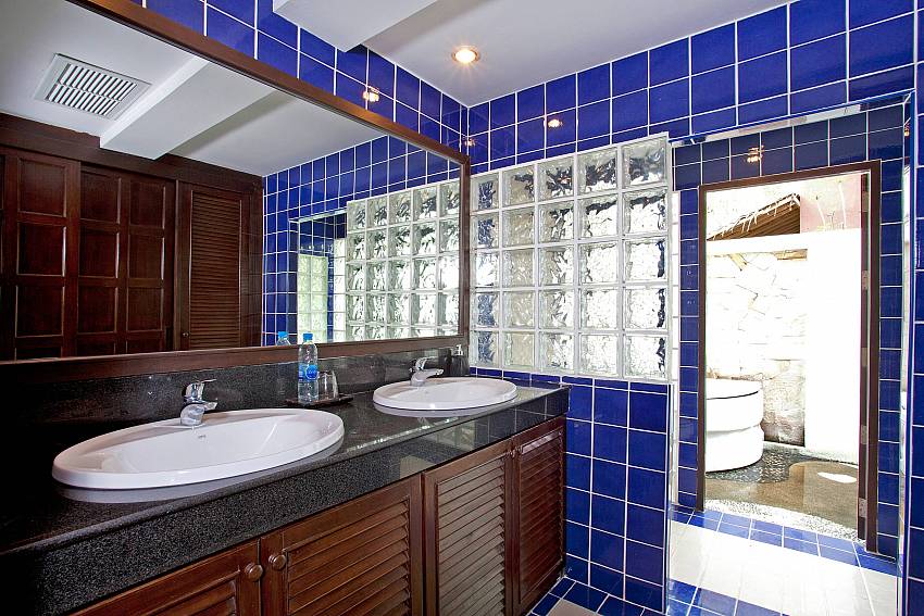 Master Bathroom_bamboo-villa-p11_3-bedroom_private-pool_koh-samui_thailand