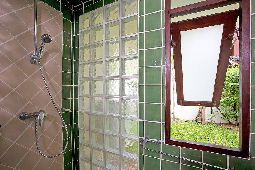 Shower Room_bamboo-villa-p11_3-bedroom_private-pool_koh-samui_thailand