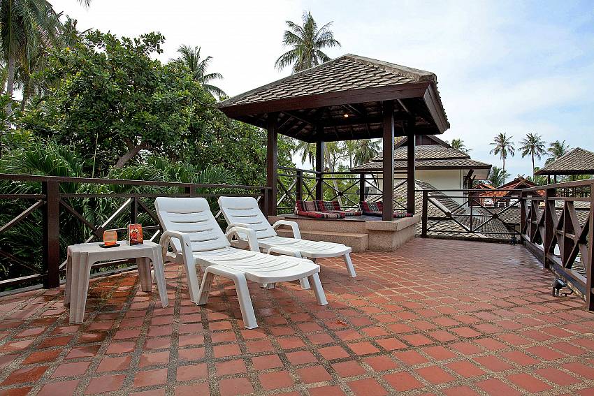 Rooftop Patio Sundeck_bamboo-villa-p11_3-bedroom_private-pool_koh-samui_thailand