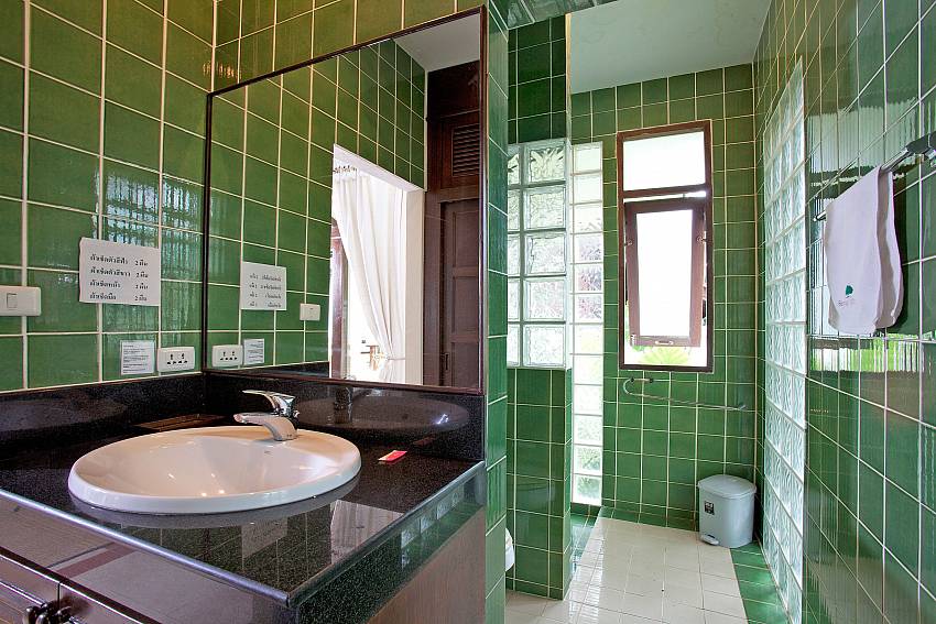 Second Bathroom_bamboo-villa-p9_4-bedroom-villa_bang-po-beach_koh-samui_thailand
