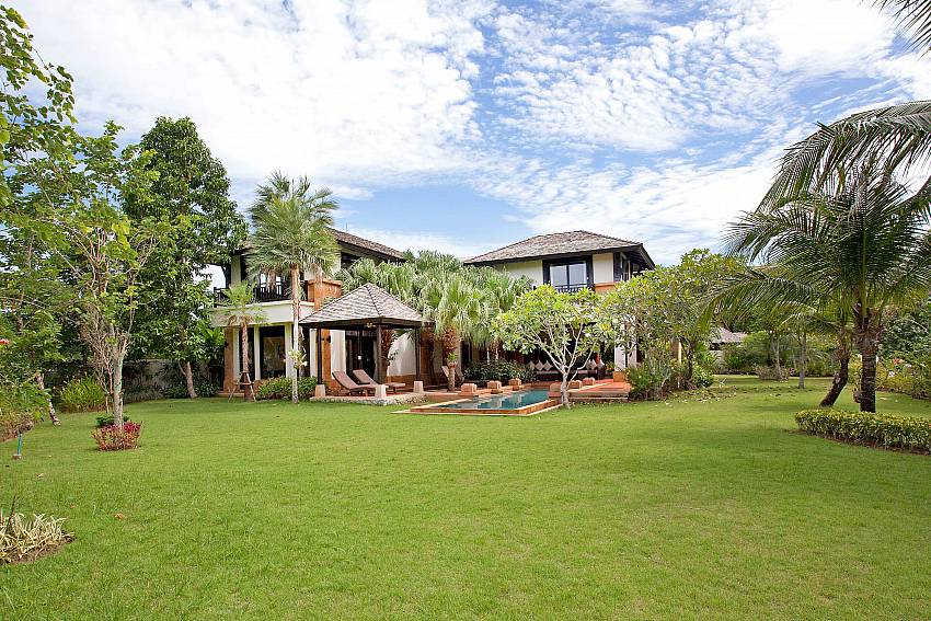 Landscaped Gardens_chom-tawan-villa_4-bedroom_private-pool_layan-beach_bang-tao_phuket_thailand