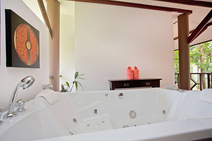 Master Bedroom Outdoor Jacuzzi_angelica-garden_3-bedroom_pool-villa_jacuzzi-terrace_bang-por_koh-samui_thailand