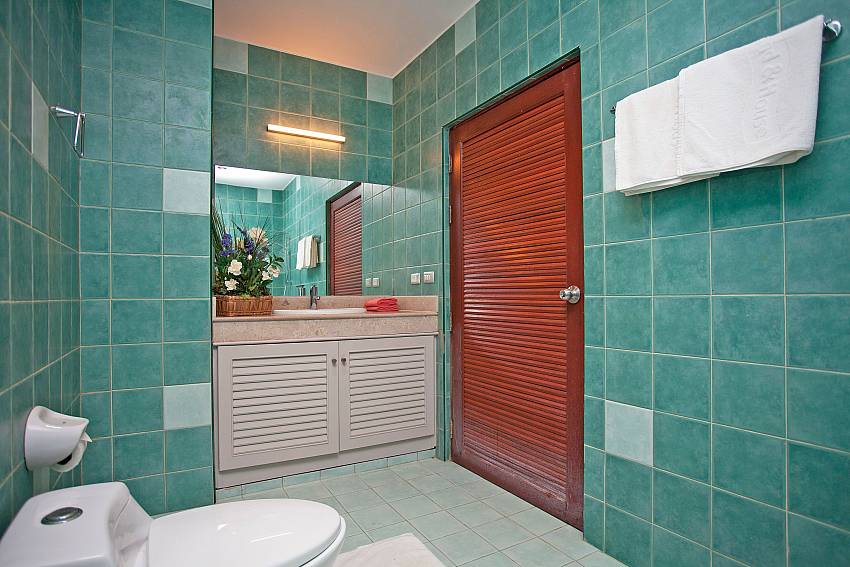 Western Bathrooms_angelica-garden_3-bedroom_pool-villa_jacuzzi-terrace_bang-por_koh-samui_thailand