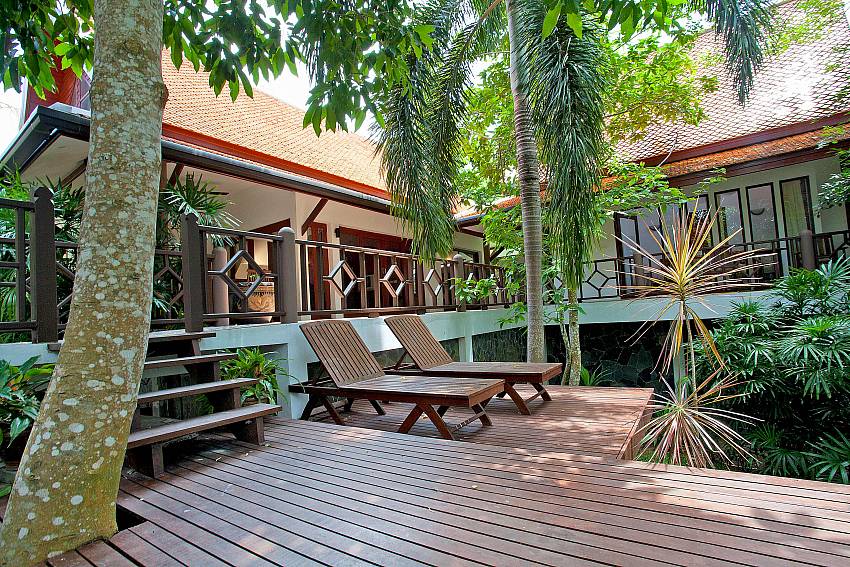Wooden Sun Deck_angelica-garden_3-bedroom_pool-villa_jacuzzi-terrace_bang-por_koh-samui_thailand