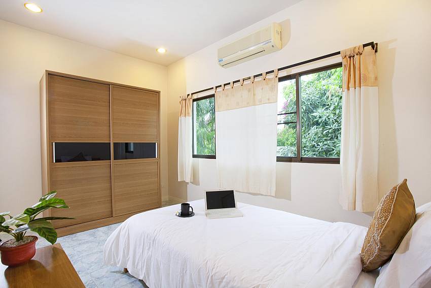 Bedroom 2_baan-hua-na_3-bedroom_private-pool-villa_large-garden_hua-hin_thailand