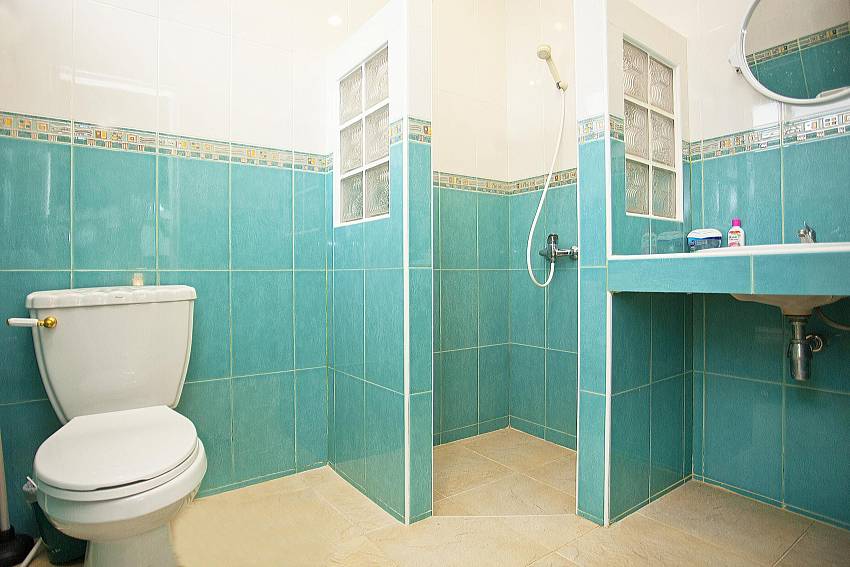 Bathroom 3_baan-hua-na_3-bedroom_private-pool-villa_large-garden_hua-hin_thailand