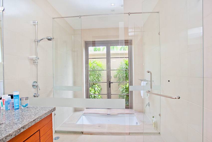 Sunken Bathtub_diamond-villa-248_3-bedroom_private-pool_bang tao_phuket