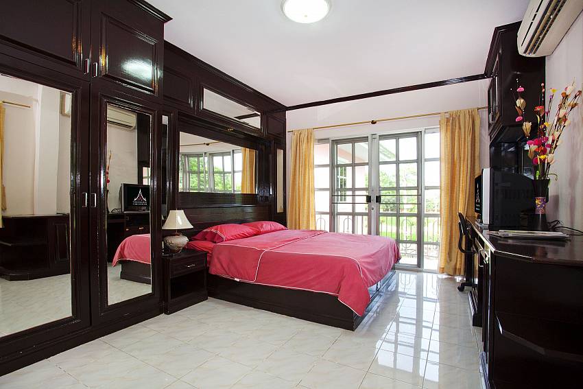 Master bedroom Of Baan Tantawan