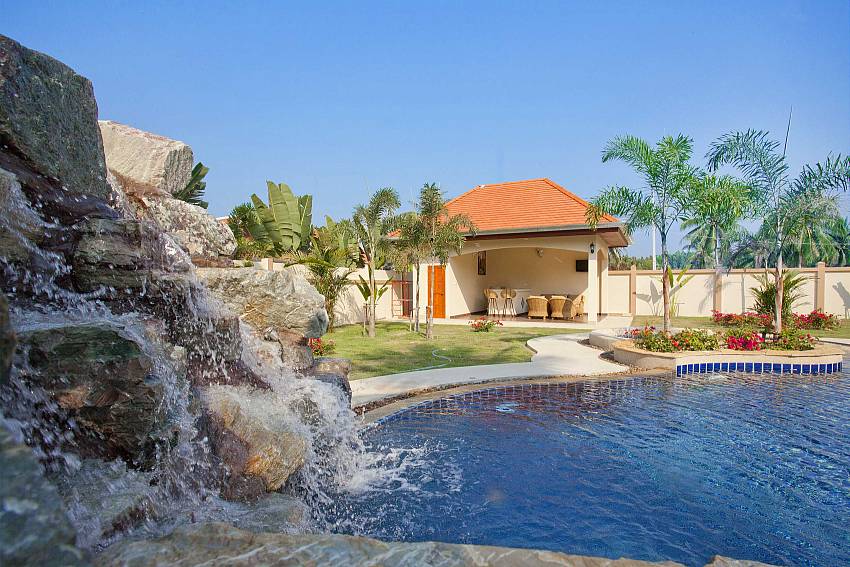 Fountain and Thai Sala_the-chase-8_4-bedroom-villa_private-pool_pattaya_thailand