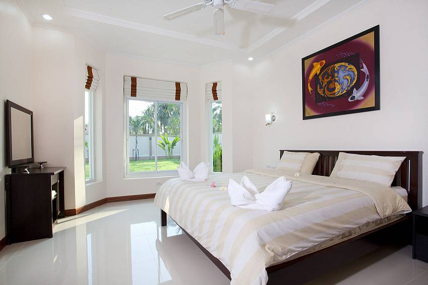 Bedroom 2_the-chase-8_4-bedroom-villa_private-pool_pattaya_thailand