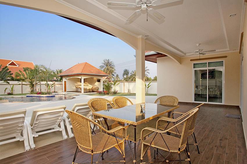 Al Fresco dining_the-chase-8_4-bedroom-villa_private-pool_pattaya_thailand