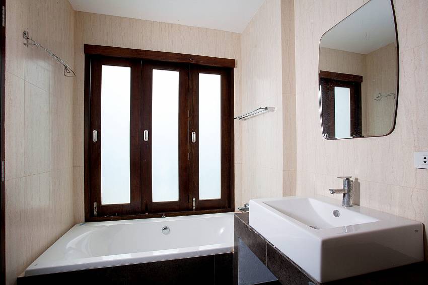 Bathroom_talay-view-villa_1-bed_villa_koh-lanta_phuket_krabi_thailand