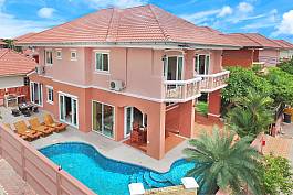 4 Bedroom Villa with Private Pool Jacuzzi and Outdoor Dinning Area