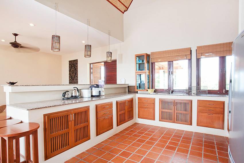 Large Kitchen_baan-som_2-bedroom-villa_shared-infinity-pool_sea-views_ba-kantiang_koh lanta_thailand