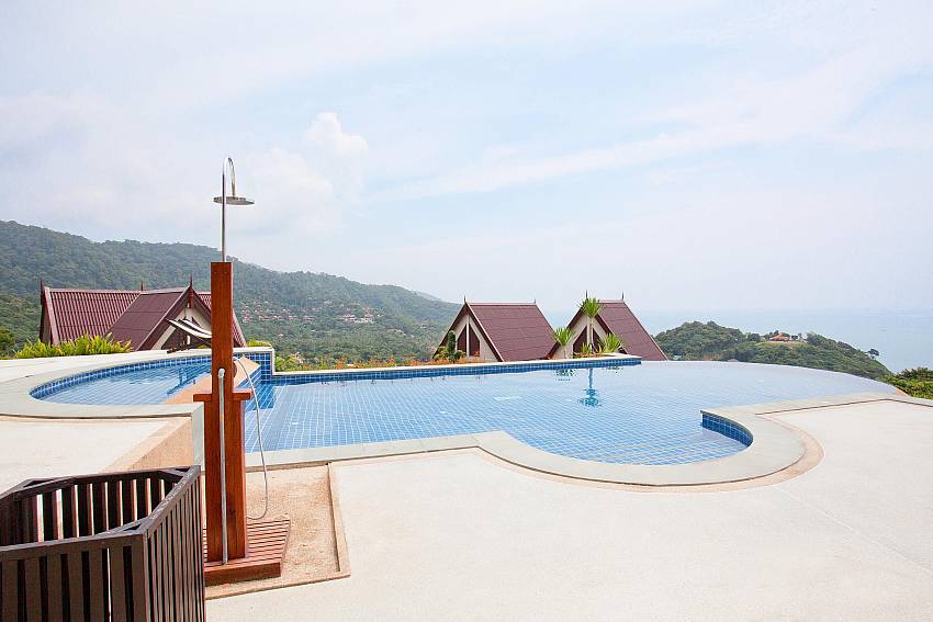 The Infinity Pool_baan-som_2-bedroom-villa_shared-infinity-pool_sea-views_ba-kantiang_koh lanta_thailand