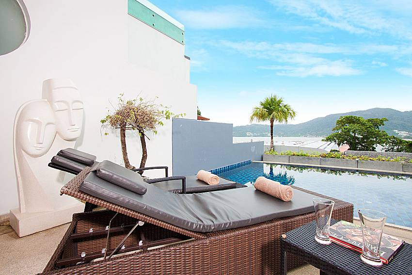 Adjustable sun loungers_seductive-sunset-patong-a1_apartment_private-pool_patong_phuket_thailand