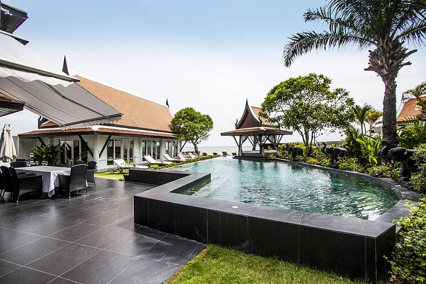 Private Pool on the beach_divinity-villa_5-star-beachfront-holiday-home_6-bedrooms_private pool_jomtien_pattaya_thailand