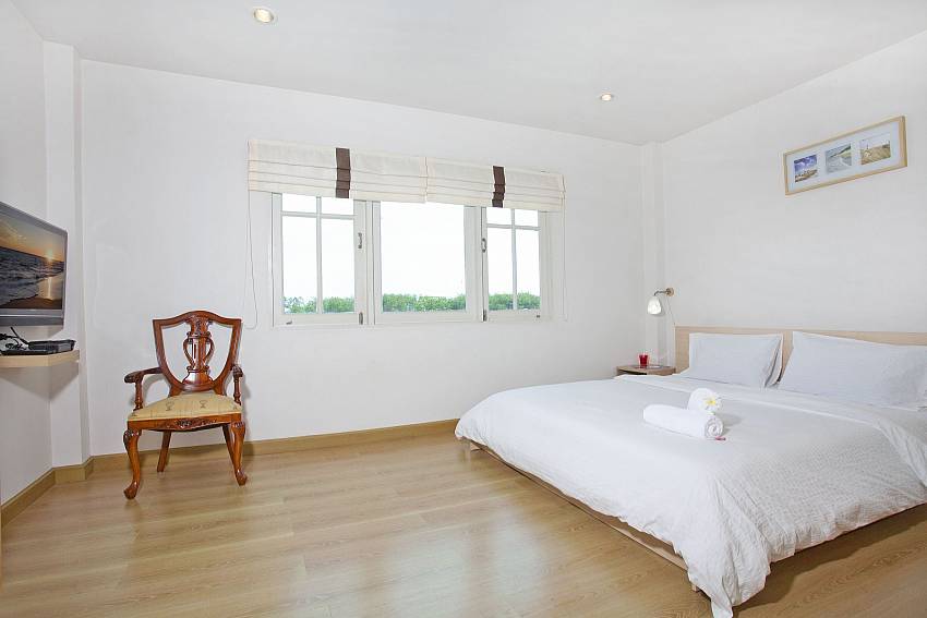 Bedroom views with TV Of Jomtien Seaboard Villa (Third)