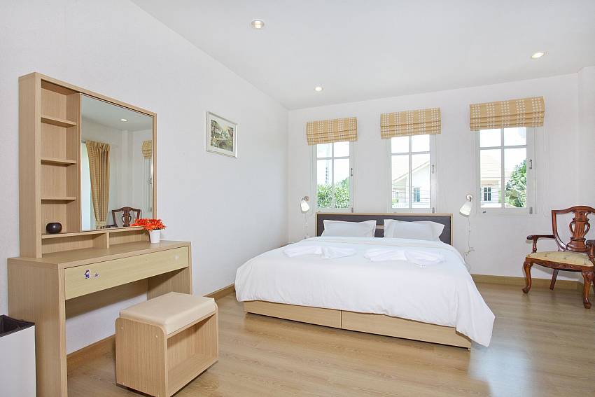 Bedroom views with vanity Of Jomtien Seaboard Villa (Four)