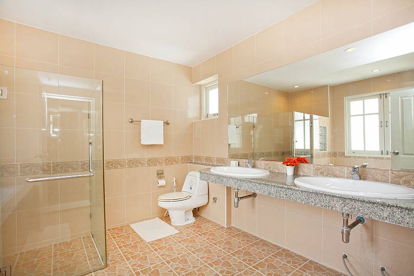 Bath mirror with toilet Of Jomtien Seaboard Villa
